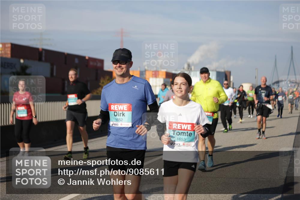 03.10.2025 - Köhlbrandbrückenlauf Jannik Wohlers http://msf.ph/oto/9085611 03.10.2025 10:07:30 Position 3 1652, 1653 meine-sportfotos.de