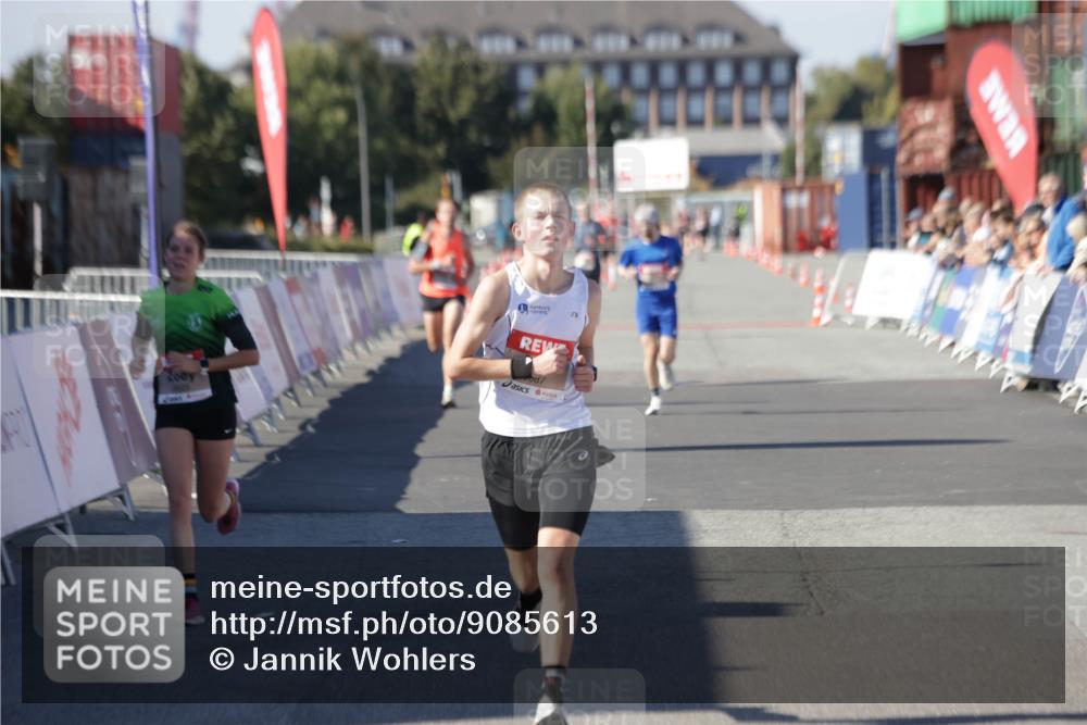 03.10.2025 - Köhlbrandbrückenlauf Jannik Wohlers http://msf.ph/oto/9085613 03.10.2025 12:52:33 Ziel 6087, 6625 meine-sportfotos.de