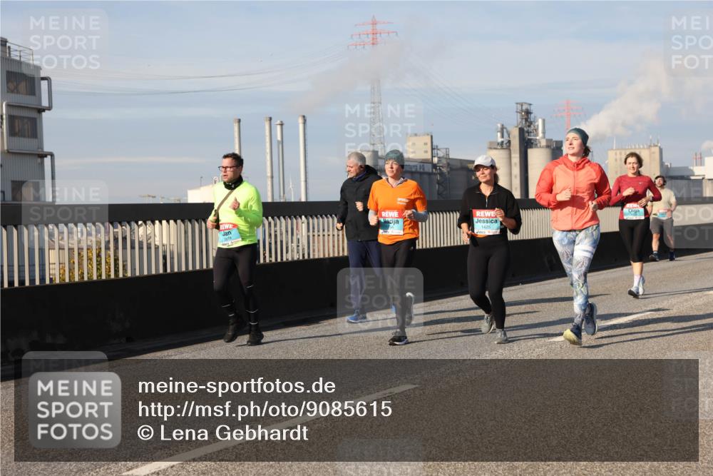 03.10.2025 - Köhlbrandbrückenlauf Lena Gebhardt http://msf.ph/oto/9085615 03.10.2025 10:05:36 Position 2 2618, 1425 meine-sportfotos.de