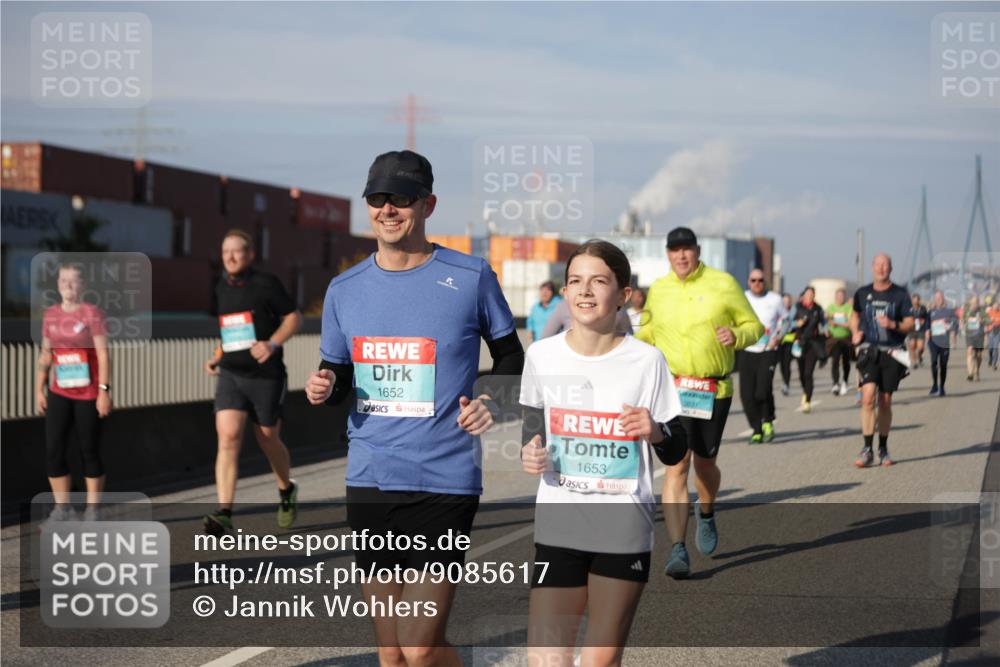 03.10.2025 - Köhlbrandbrückenlauf Jannik Wohlers http://msf.ph/oto/9085617 03.10.2025 10:07:30 Position 3 1652, 1653, 3631 meine-sportfotos.de