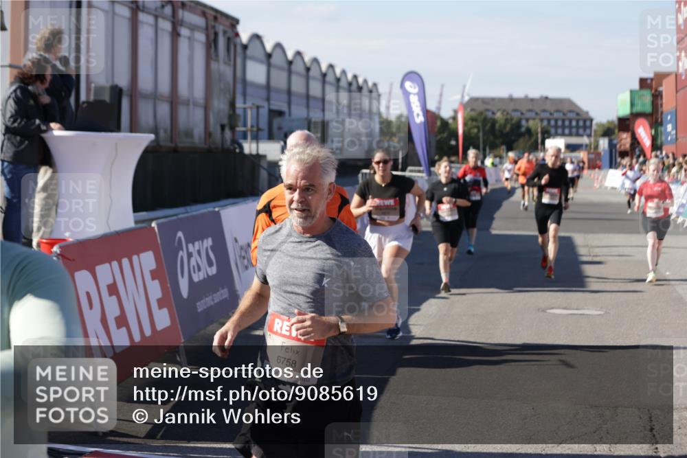 03.10.2025 - Köhlbrandbrückenlauf Jannik Wohlers http://msf.ph/oto/9085619 03.10.2025 13:18:38 Ziel 4154, 4280, 4606, 4796, 4812, 4819, 4826, 4882, 5115, 5178, 6084, 6429, 6500, 6596, 6700, 6758 meine-sportfotos.de