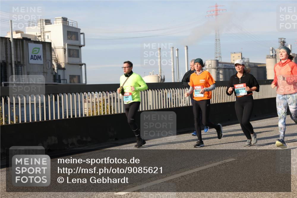 03.10.2025 - Köhlbrandbrückenlauf Lena Gebhardt http://msf.ph/oto/9085621 03.10.2025 10:05:36 Position 2 2618, 1756, 425 meine-sportfotos.de