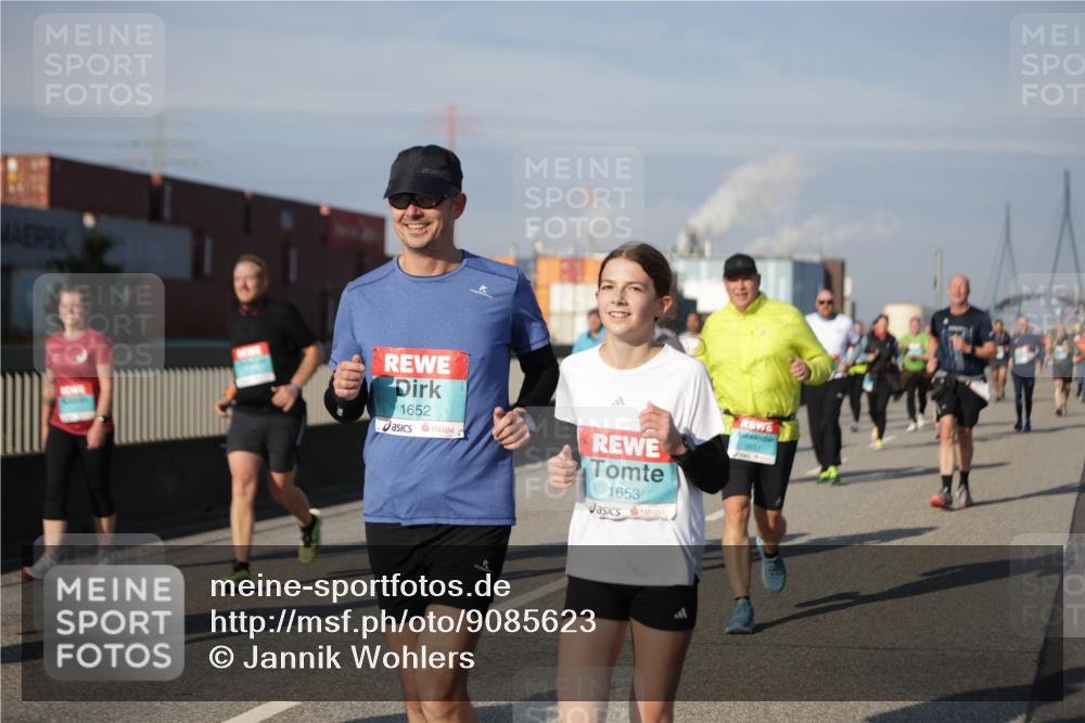 03.10.2025 - Köhlbrandbrückenlauf Jannik Wohlers http://msf.ph/oto/9085623 03.10.2025 10:07:30 Position 3 1652, 1653, 3031 meine-sportfotos.de