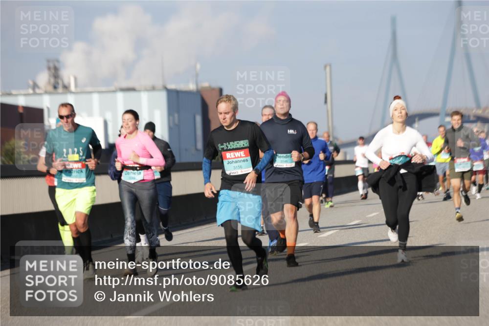 03.10.2025 - Köhlbrandbrückenlauf Jannik Wohlers http://msf.ph/oto/9085626 03.10.2025 09:56:56 Position 3 225, 3549, 3156, 3146 meine-sportfotos.de