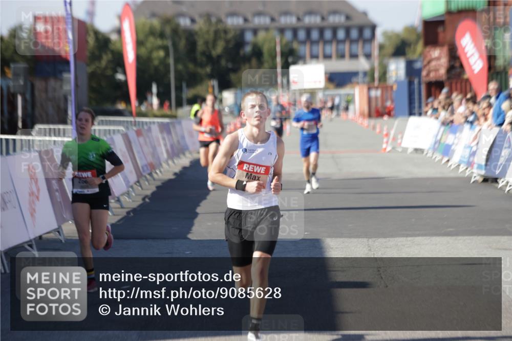 03.10.2025 - Köhlbrandbrückenlauf Jannik Wohlers http://msf.ph/oto/9085628 03.10.2025 12:52:33 Ziel 6087, 6625 meine-sportfotos.de
