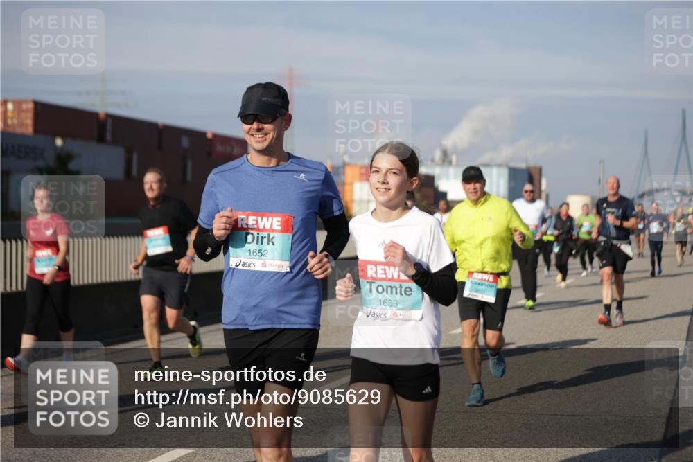 03.10.2025 - Köhlbrandbrückenlauf Jannik Wohlers http://msf.ph/oto/9085629 03.10.2025 10:07:30 Position 3 1652, 1653, 3631 meine-sportfotos.de