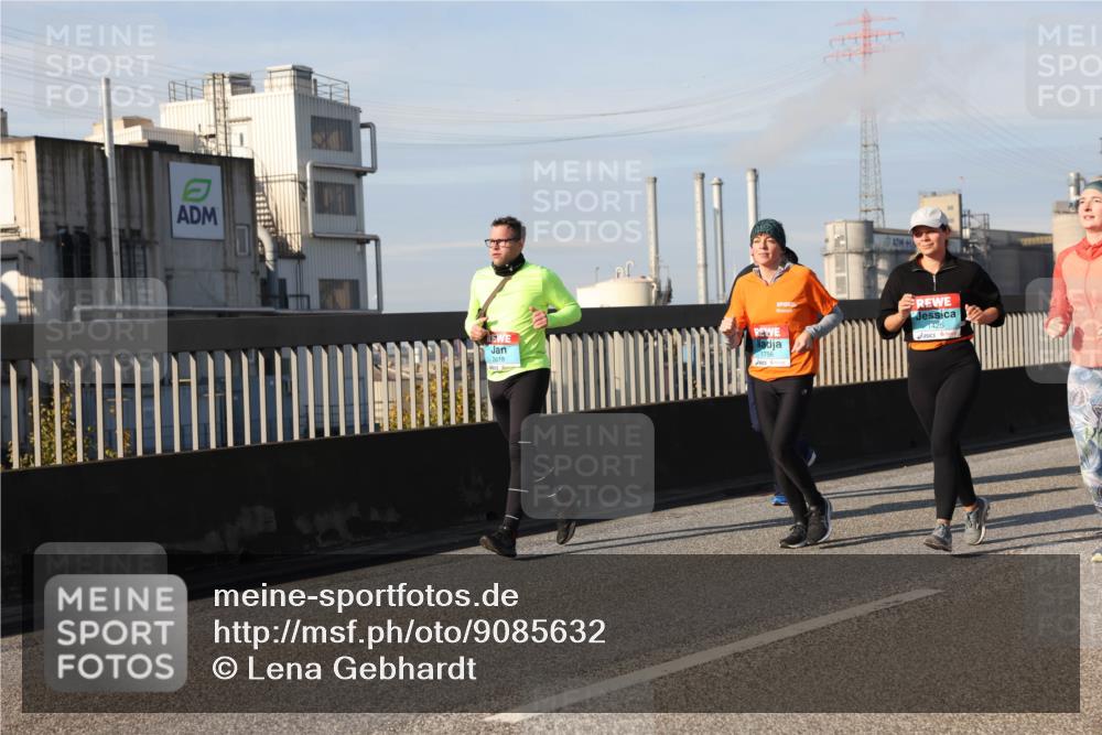 03.10.2025 - Köhlbrandbrückenlauf Lena Gebhardt http://msf.ph/oto/9085632 03.10.2025 10:05:37 Position 2 2618, 1756, 1425 meine-sportfotos.de