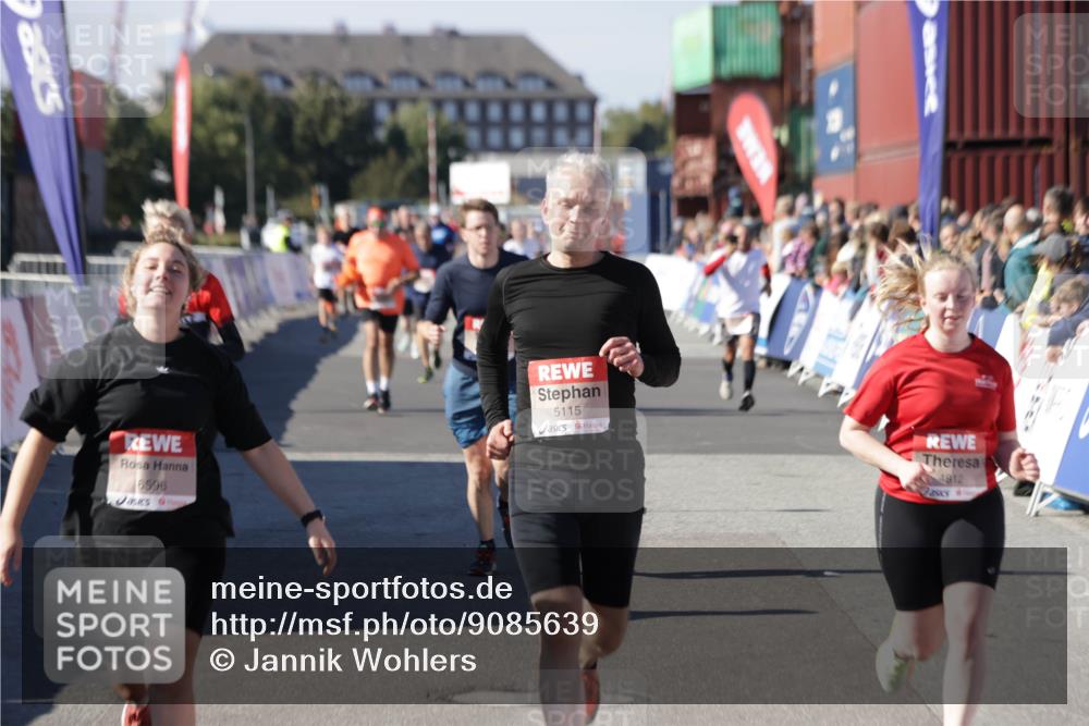 03.10.2025 - Köhlbrandbrückenlauf Jannik Wohlers http://msf.ph/oto/9085639 03.10.2025 13:18:39 Ziel 4154, 4606, 4796, 4812, 4819, 4826, 4882, 5115, 5178, 6084, 6429, 6500, 6596, 6700, 6758 meine-sportfotos.de