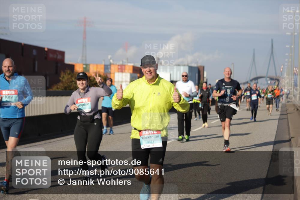 03.10.2025 - Köhlbrandbrückenlauf Jannik Wohlers http://msf.ph/oto/9085641 03.10.2025 10:07:31 Position 3 2393, 3631 meine-sportfotos.de