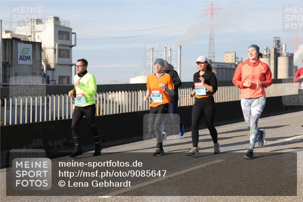 03.10.2025 - Köhlbrandbrückenlauf Lena Gebhardt http://msf.ph/oto/9085647 03.10.2025 10:05:37 Position 2 2618, 1756, 1425 meine-sportfotos.de