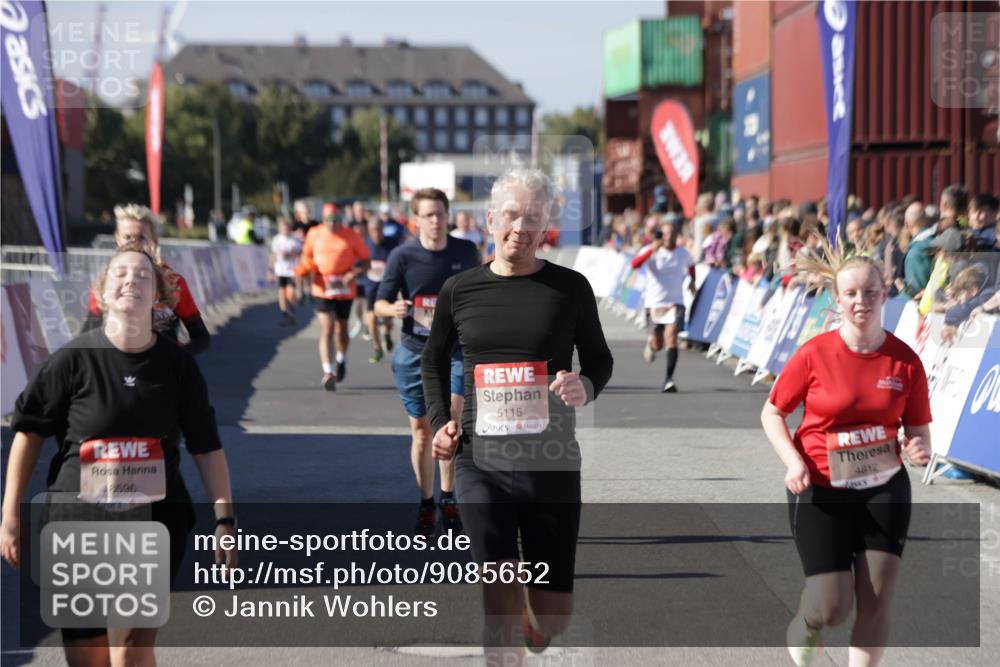 03.10.2025 - Köhlbrandbrückenlauf Jannik Wohlers http://msf.ph/oto/9085652 03.10.2025 13:18:39 Ziel 4154, 4606, 4796, 4812, 4819, 4826, 4882, 5115, 5178, 6084, 6429, 6500, 6596, 6700, 6758 meine-sportfotos.de