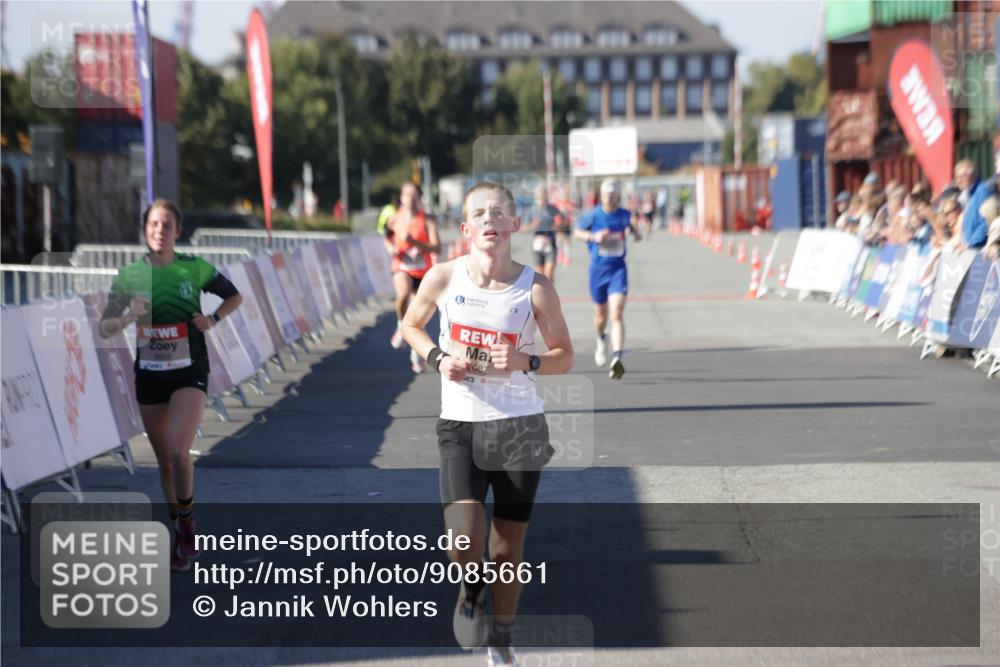 03.10.2025 - Köhlbrandbrückenlauf Jannik Wohlers http://msf.ph/oto/9085661 03.10.2025 12:52:33 Ziel 6087, 6625 meine-sportfotos.de
