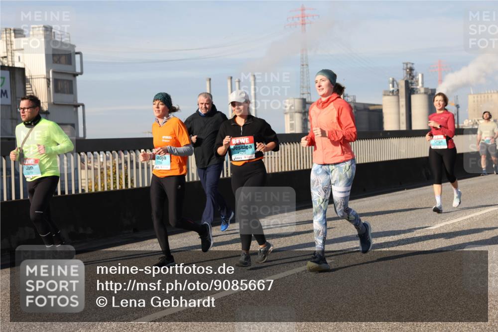 03.10.2025 - Köhlbrandbrückenlauf Lena Gebhardt http://msf.ph/oto/9085667 03.10.2025 10:05:37 Position 2 2618, 1756, 1425 meine-sportfotos.de