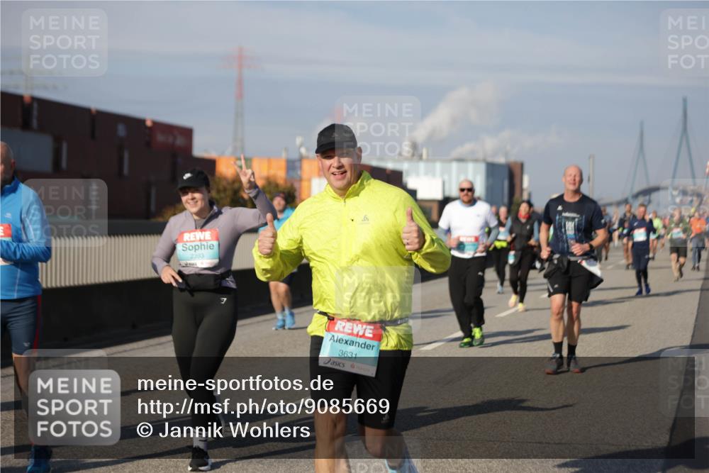 03.10.2025 - Köhlbrandbrückenlauf Jannik Wohlers http://msf.ph/oto/9085669 03.10.2025 10:07:32 Position 3 2393, 3631 meine-sportfotos.de