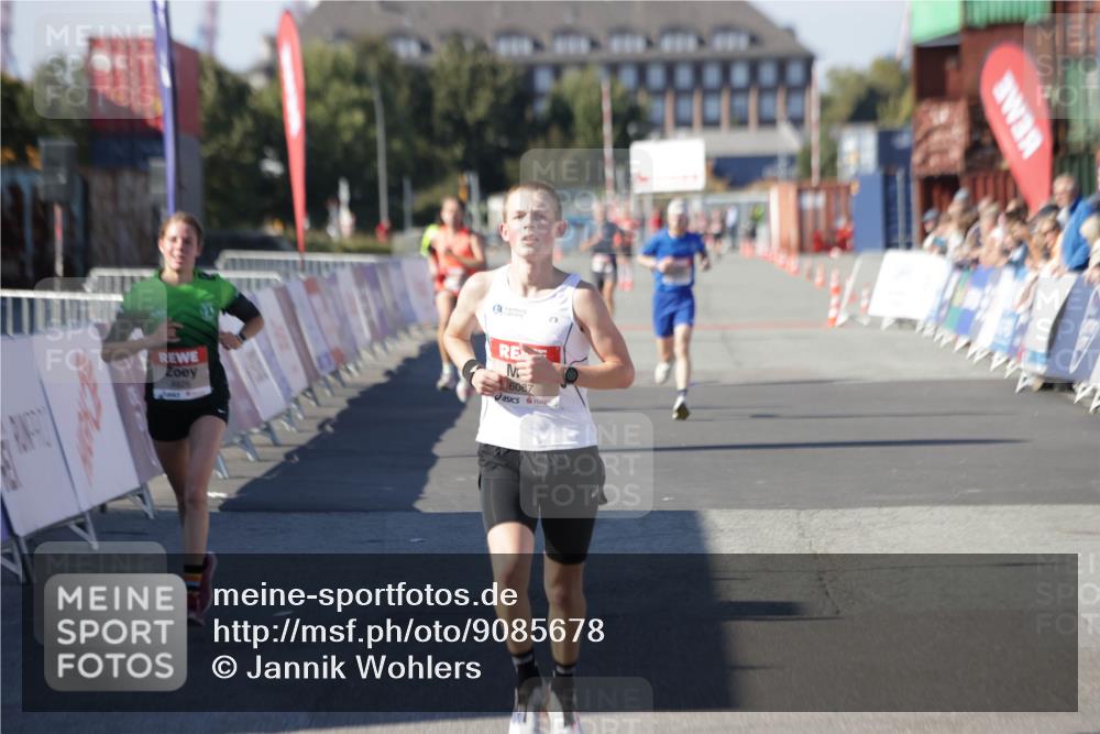 03.10.2025 - Köhlbrandbrückenlauf Jannik Wohlers http://msf.ph/oto/9085678 03.10.2025 12:52:33 Ziel 6087, 6625 meine-sportfotos.de