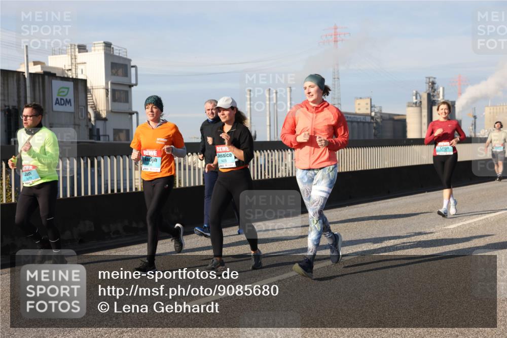 03.10.2025 - Köhlbrandbrückenlauf Lena Gebhardt http://msf.ph/oto/9085680 03.10.2025 10:05:37 Position 2 2618, 1425 meine-sportfotos.de