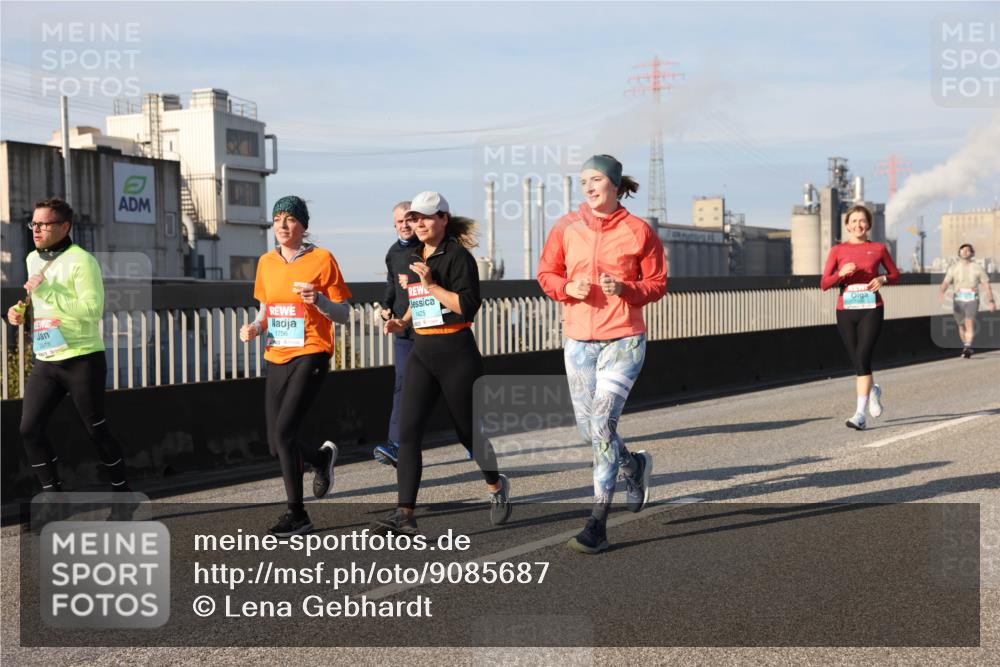 03.10.2025 - Köhlbrandbrückenlauf Lena Gebhardt http://msf.ph/oto/9085687 03.10.2025 10:05:38 Position 2 2618, 1756, 1425 meine-sportfotos.de