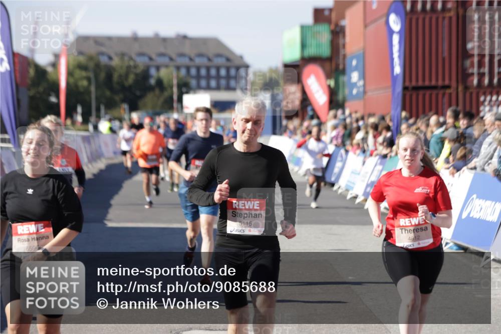 03.10.2025 - Köhlbrandbrückenlauf Jannik Wohlers http://msf.ph/oto/9085688 03.10.2025 13:18:40 Ziel 4154, 4606, 4796, 4812, 4826, 5115, 5178, 6084, 6429, 6500, 6596, 6700, 6758 meine-sportfotos.de