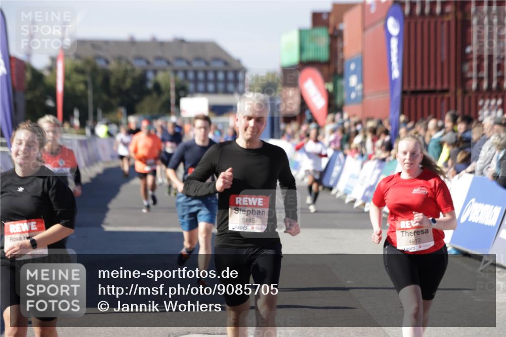 03.10.2025 - Köhlbrandbrückenlauf Jannik Wohlers http://msf.ph/oto/9085705 03.10.2025 13:18:40 Ziel 4154, 4606, 4796, 4812, 4826, 5115, 5178, 6084, 6429, 6500, 6596, 6700, 6758 meine-sportfotos.de