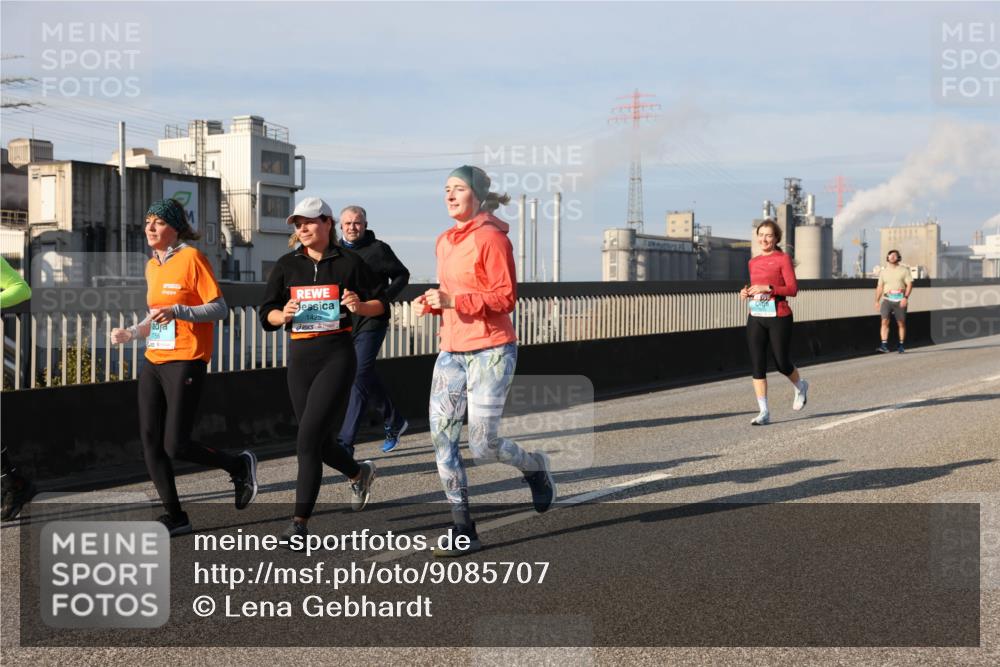 03.10.2025 - Köhlbrandbrückenlauf Lena Gebhardt http://msf.ph/oto/9085707 03.10.2025 10:05:38 Position 2 1425 meine-sportfotos.de