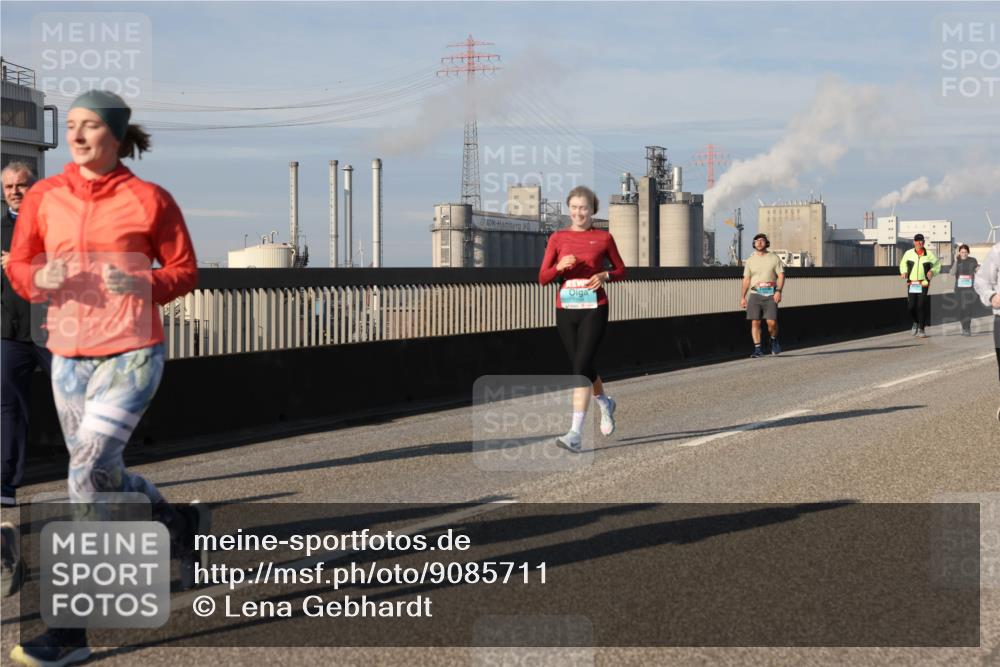 03.10.2025 - Köhlbrandbrückenlauf Lena Gebhardt http://msf.ph/oto/9085711 03.10.2025 10:05:38 Position 2  meine-sportfotos.de