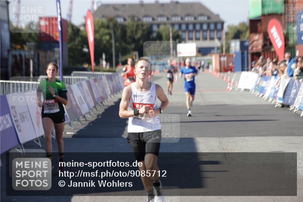 03.10.2025 - Köhlbrandbrückenlauf Jannik Wohlers http://msf.ph/oto/9085712 03.10.2025 12:52:34 Ziel 4019, 6087, 6625 meine-sportfotos.de