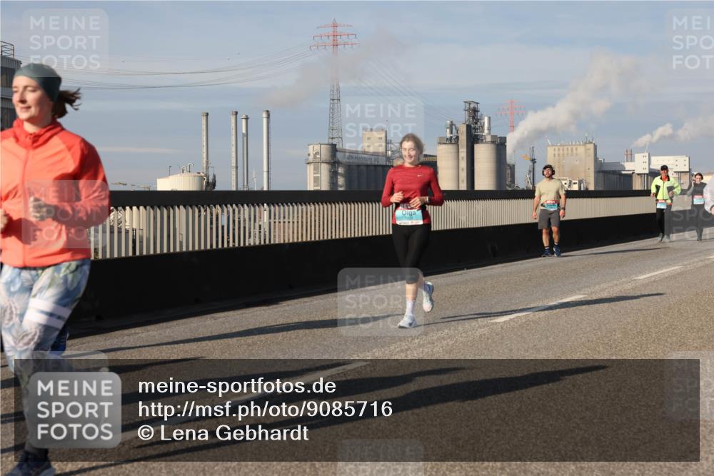 03.10.2025 - Köhlbrandbrückenlauf Lena Gebhardt http://msf.ph/oto/9085716 03.10.2025 10:05:38 Position 2  meine-sportfotos.de