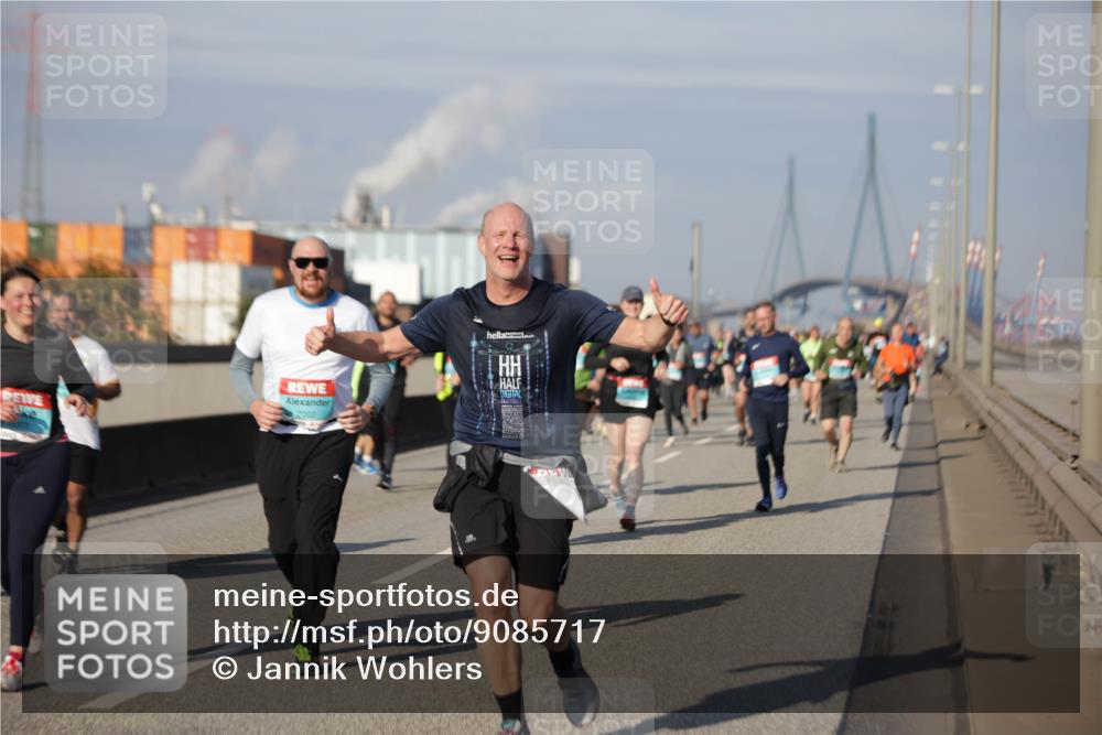 03.10.2025 - Köhlbrandbrückenlauf Jannik Wohlers http://msf.ph/oto/9085717 03.10.2025 10:07:33 Position 3 2002 meine-sportfotos.de