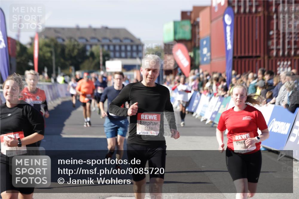 03.10.2025 - Köhlbrandbrückenlauf Jannik Wohlers http://msf.ph/oto/9085720 03.10.2025 13:18:40 Ziel 4154, 4606, 4796, 4812, 4826, 5115, 5178, 6084, 6429, 6500, 6596, 6700, 6758 meine-sportfotos.de