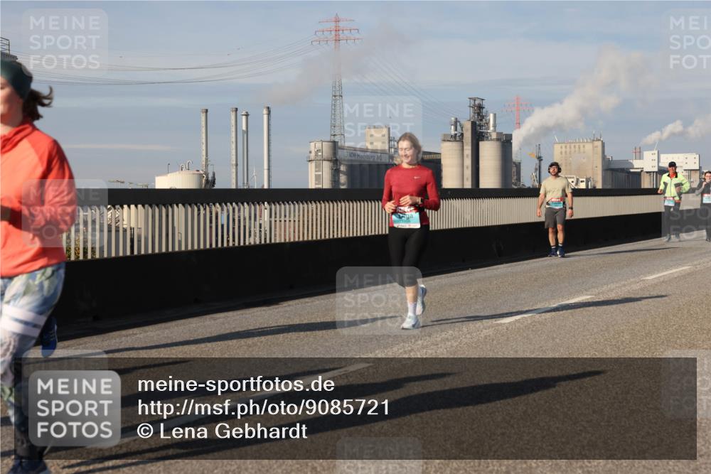 03.10.2025 - Köhlbrandbrückenlauf Lena Gebhardt http://msf.ph/oto/9085721 03.10.2025 10:05:38 Position 2  meine-sportfotos.de
