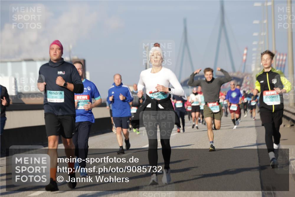 03.10.2025 - Köhlbrandbrückenlauf Jannik Wohlers http://msf.ph/oto/9085732 03.10.2025 09:56:59 Position 3 3146, 69 meine-sportfotos.de