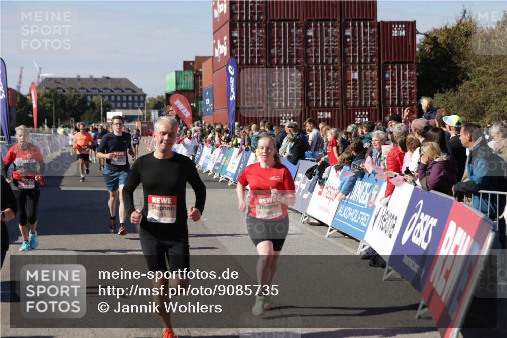 03.10.2025 - Köhlbrandbrückenlauf Jannik Wohlers http://msf.ph/oto/9085735 03.10.2025 13:18:40 Ziel 4154, 4606, 4796, 4812, 4826, 5115, 5178, 6084, 6429, 6500, 6596, 6700, 6758 meine-sportfotos.de
