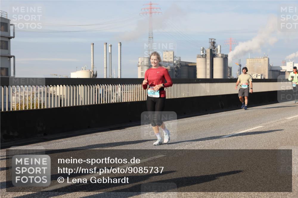 03.10.2025 - Köhlbrandbrückenlauf Lena Gebhardt http://msf.ph/oto/9085737 03.10.2025 10:05:39 Position 2  meine-sportfotos.de