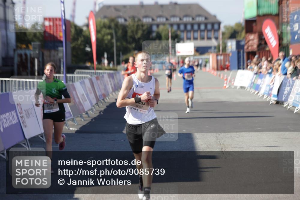03.10.2025 - Köhlbrandbrückenlauf Jannik Wohlers http://msf.ph/oto/9085739 03.10.2025 12:52:34 Ziel 4019, 6087, 6625 meine-sportfotos.de