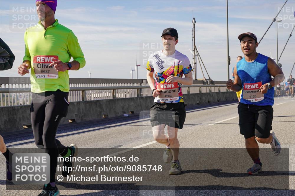 03.10.2025 - Köhlbrandbrückenlauf Michael Burmester http://msf.ph/oto/9085748 03.10.2025 12:43:18 Position 2 5637, 2024, 4263, 4165 meine-sportfotos.de