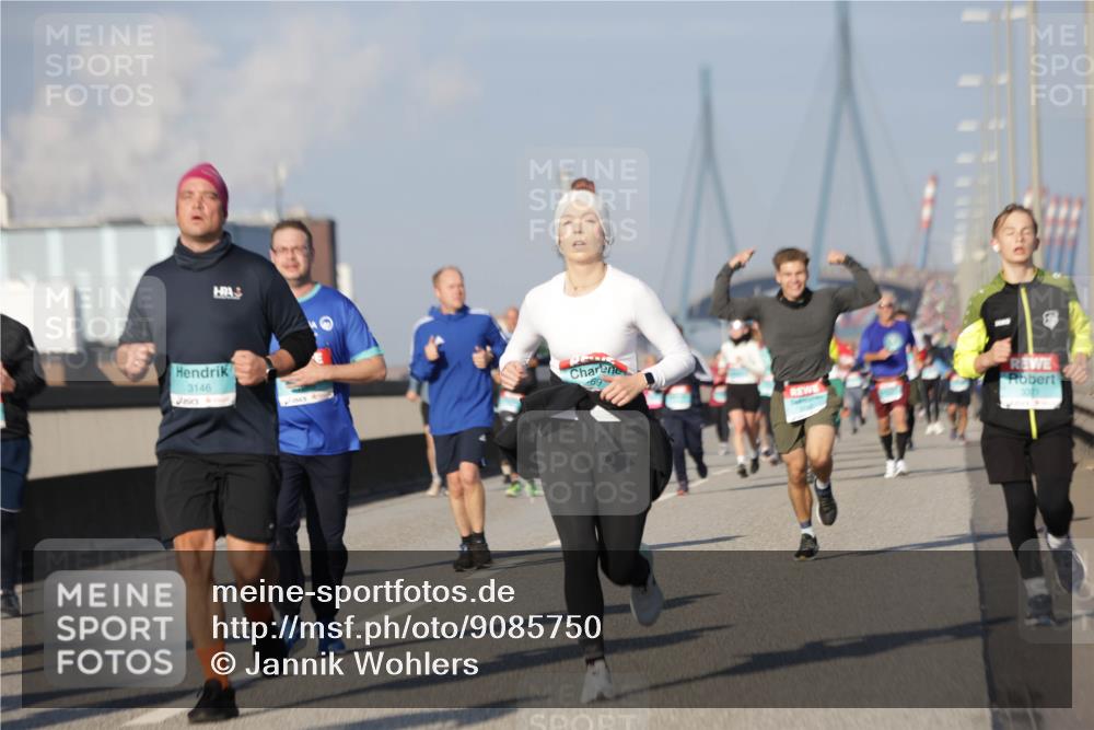03.10.2025 - Köhlbrandbrückenlauf Jannik Wohlers http://msf.ph/oto/9085750 03.10.2025 09:56:59 Position 3 3146, 69 meine-sportfotos.de