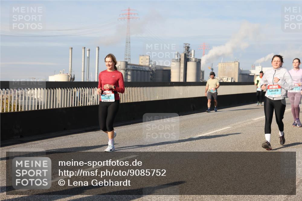 03.10.2025 - Köhlbrandbrückenlauf Lena Gebhardt http://msf.ph/oto/9085752 03.10.2025 10:05:39 Position 2 1209, 2250 meine-sportfotos.de