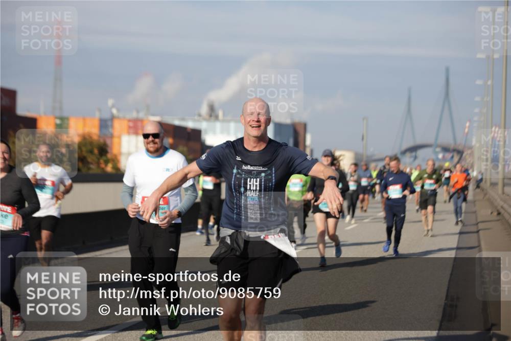 03.10.2025 - Köhlbrandbrückenlauf Jannik Wohlers http://msf.ph/oto/9085759 03.10.2025 10:07:34 Position 3  meine-sportfotos.de