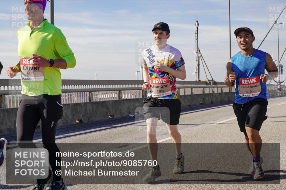 03.10.2025 - Köhlbrandbrückenlauf Michael Burmester http://msf.ph/oto/9085760 03.10.2025 12:43:18 Position 2 5637, 2024, 4263, 4165 meine-sportfotos.de