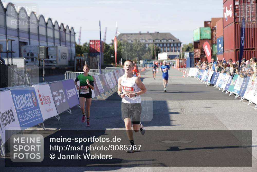 03.10.2025 - Köhlbrandbrückenlauf Jannik Wohlers http://msf.ph/oto/9085767 03.10.2025 12:52:34 Ziel 4019, 6087, 6625 meine-sportfotos.de