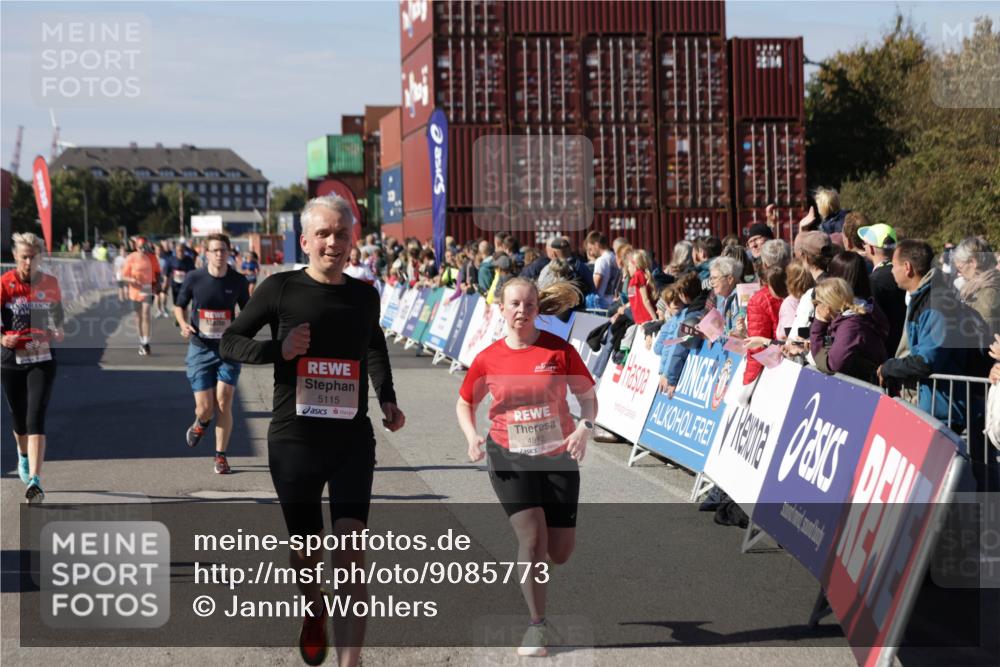 03.10.2025 - Köhlbrandbrückenlauf Jannik Wohlers http://msf.ph/oto/9085773 03.10.2025 13:18:40 Ziel 4154, 4606, 4796, 4812, 4826, 5115, 5178, 6084, 6429, 6500, 6596, 6700, 6758 meine-sportfotos.de