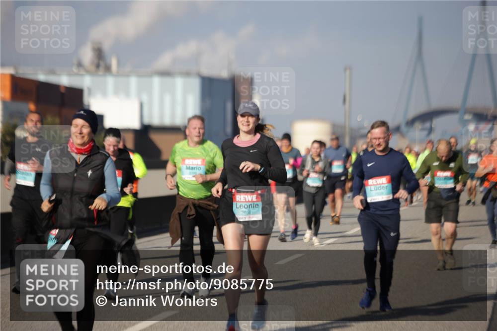 03.10.2025 - Köhlbrandbrückenlauf Jannik Wohlers http://msf.ph/oto/9085775 03.10.2025 10:07:35 Position 3 2050 meine-sportfotos.de