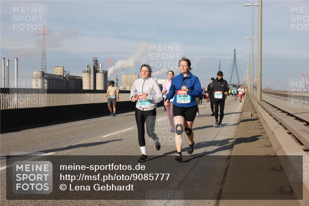 03.10.2025 - Köhlbrandbrückenlauf Lena Gebhardt http://msf.ph/oto/9085777 03.10.2025 10:05:40 Position 2 2250, 2249 meine-sportfotos.de