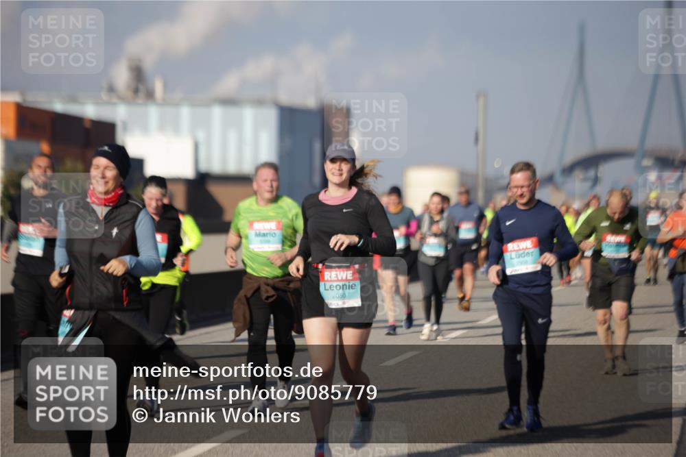 03.10.2025 - Köhlbrandbrückenlauf Jannik Wohlers http://msf.ph/oto/9085779 03.10.2025 10:07:35 Position 3 2050, 2509 meine-sportfotos.de