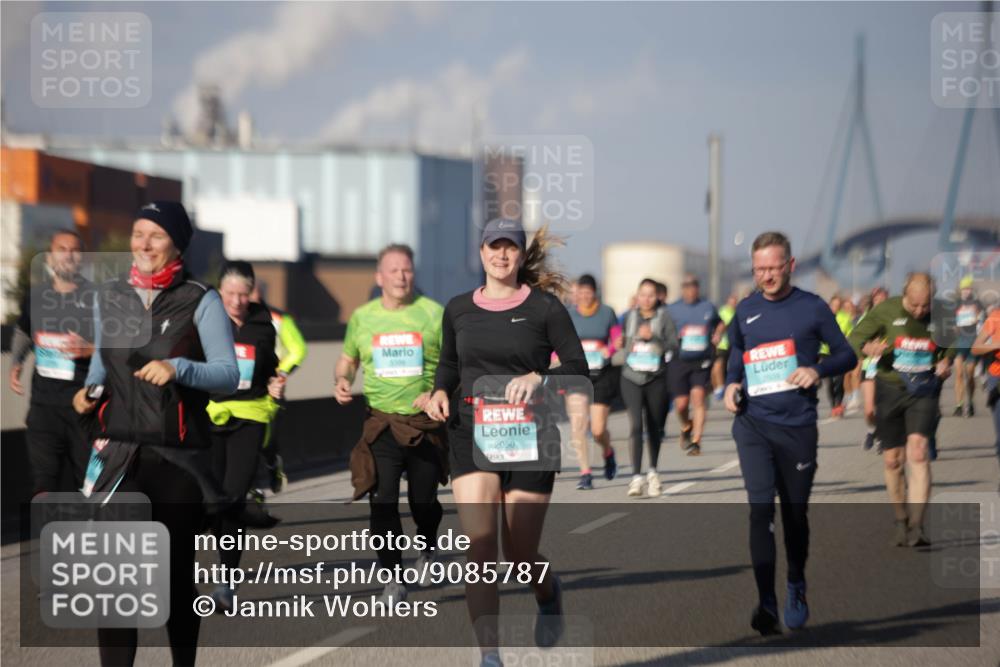 03.10.2025 - Köhlbrandbrückenlauf Jannik Wohlers http://msf.ph/oto/9085787 03.10.2025 10:07:35 Position 3 2050, 2509 meine-sportfotos.de