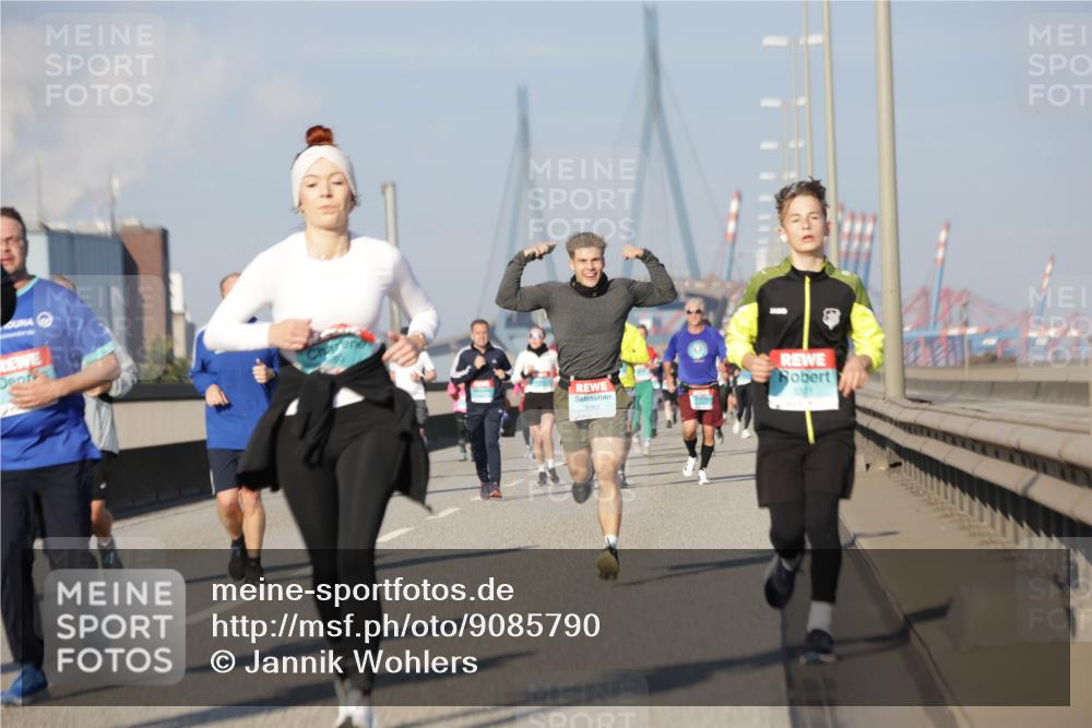 03.10.2025 - Köhlbrandbrückenlauf Jannik Wohlers http://msf.ph/oto/9085790 03.10.2025 09:57:00 Position 3 3162 meine-sportfotos.de