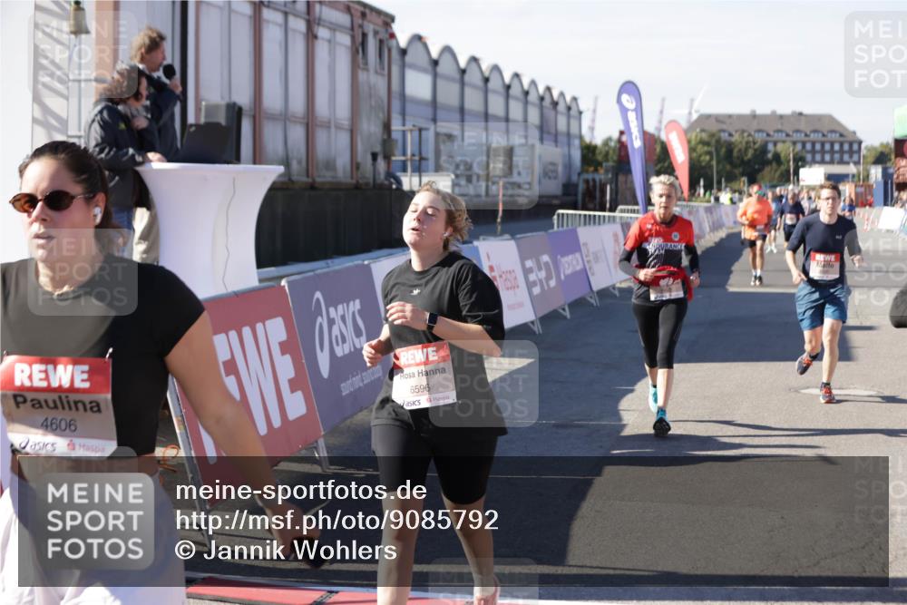 03.10.2025 - Köhlbrandbrückenlauf Jannik Wohlers http://msf.ph/oto/9085792 03.10.2025 13:18:41 Ziel 4606, 4796, 4812, 4826, 5115, 5178, 6084, 6429, 6500, 6556, 6596, 6700, 6758 meine-sportfotos.de