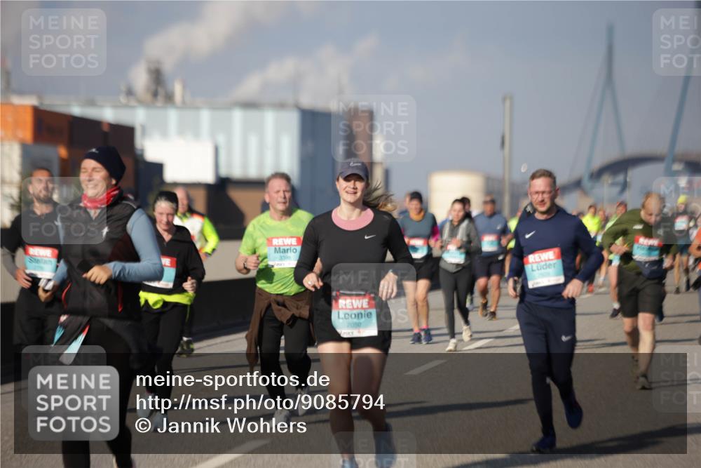 03.10.2025 - Köhlbrandbrückenlauf Jannik Wohlers http://msf.ph/oto/9085794 03.10.2025 10:07:35 Position 3 3398, 2050 meine-sportfotos.de