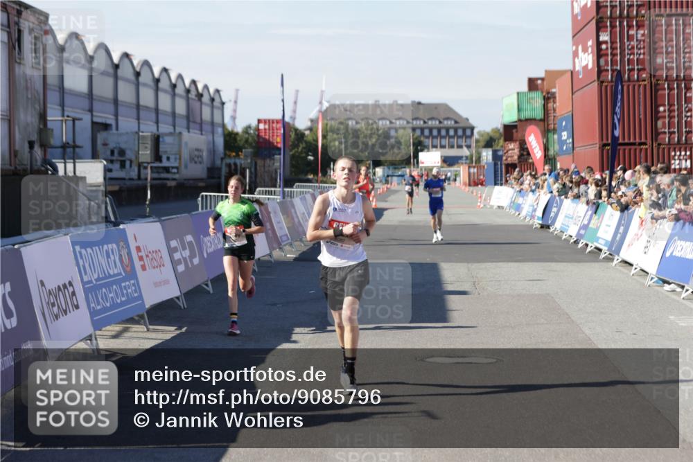 03.10.2025 - Köhlbrandbrückenlauf Jannik Wohlers http://msf.ph/oto/9085796 03.10.2025 12:52:35 Ziel 4019, 6087, 6625 meine-sportfotos.de