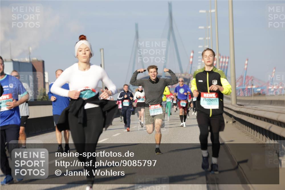 03.10.2025 - Köhlbrandbrückenlauf Jannik Wohlers http://msf.ph/oto/9085797 03.10.2025 09:57:00 Position 3 3162 meine-sportfotos.de